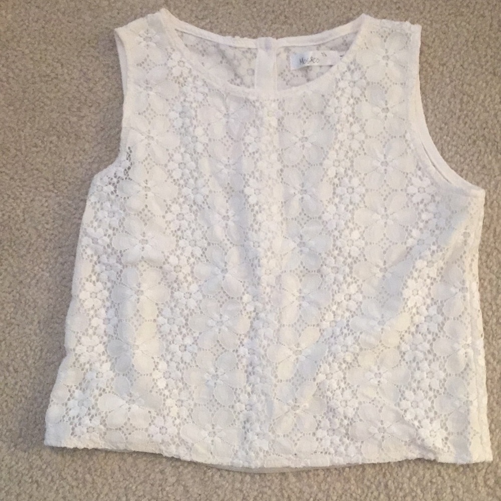 5/$25 - Sleeveless top daisy